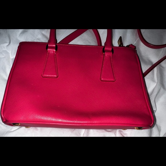 - Prada
Double Zip Lux Tote Saffiano Leather Medium - Picture 7 of 16